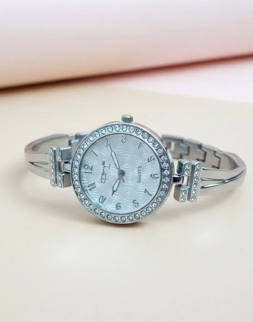 Elegant Fashion Bracelet Watch for Girls in Gold & Silver Colors